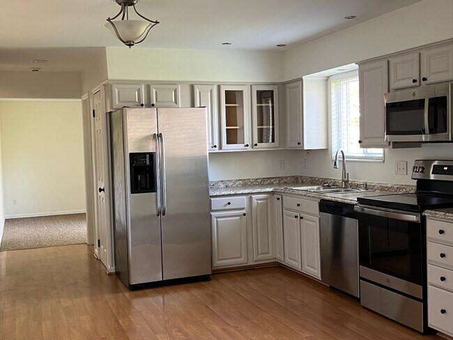 Photo - 596 Beaufort Ct