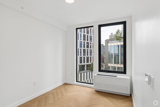 2BR, 2BA - 635SF - Living Room