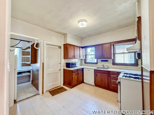 27 Irma Ave Unit 2