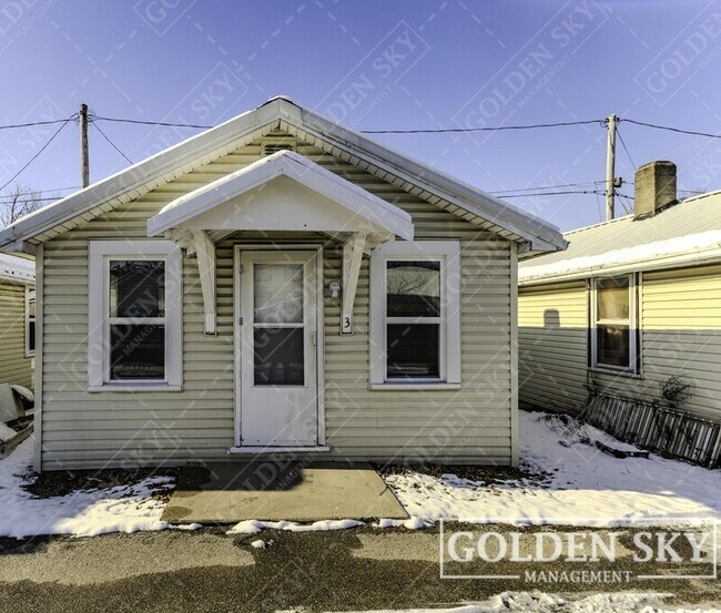 Building Photo - 2011 E 18th St Unit 3