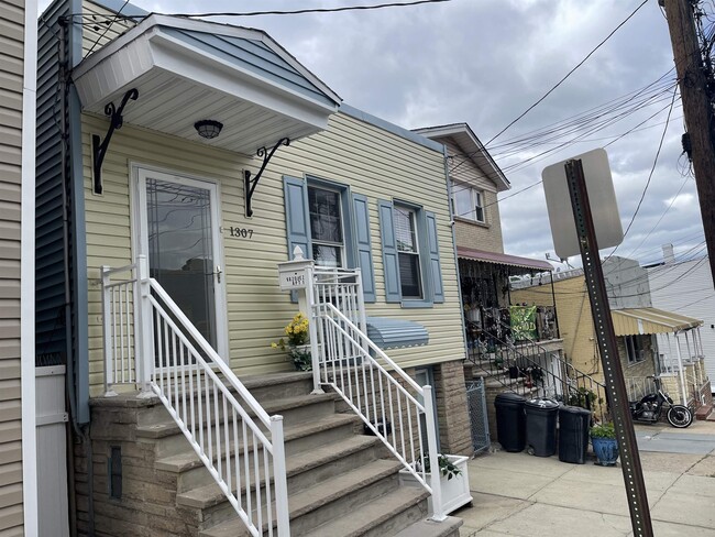 Photo - 1307 44th St Unit 1