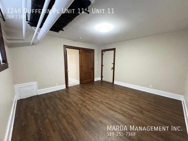 Photo - SPACIOUS BACHELOR UNIT ON GILES & DUFFERIN + HYDRO Unité 11