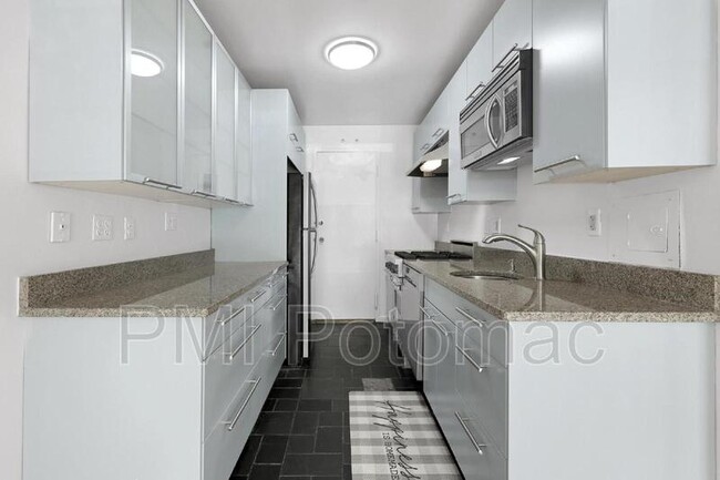 Photo - 10201 Grosvenor Pl Unit 325