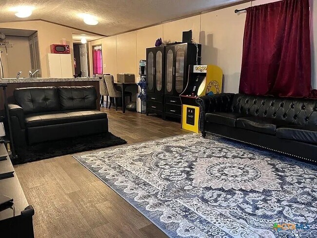 Photo - 453 E Zipp Rd