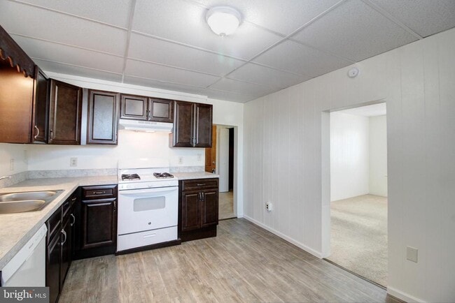 Building Photo - 604 W Main St Unit 3