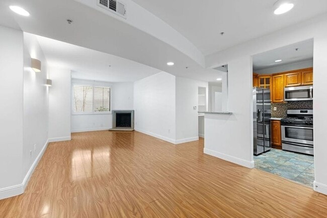 Modern 3 Bed, 2 Bath Condo for Lease – 1,320 Sq Ft – Prime Sherman Oaks Location