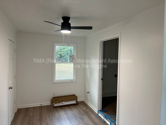 Photo - 216 Hillandale Dr