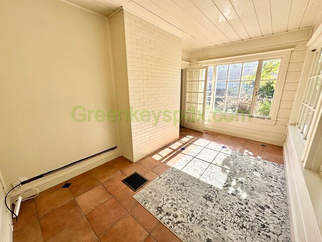 Photo - Amazing Colonial House in Sullivan's Gulch...