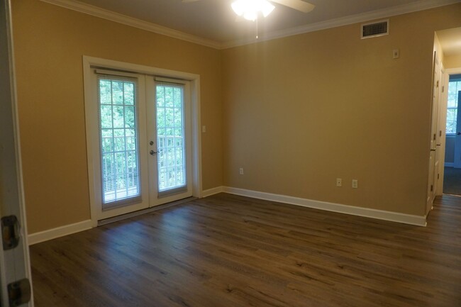 Photo - New Luxury 1B/1B Apartment in FWB in Prist... Unit 202