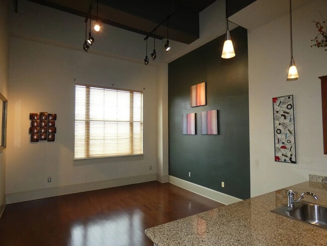 Photo - 1201 Canal St Unidad 569