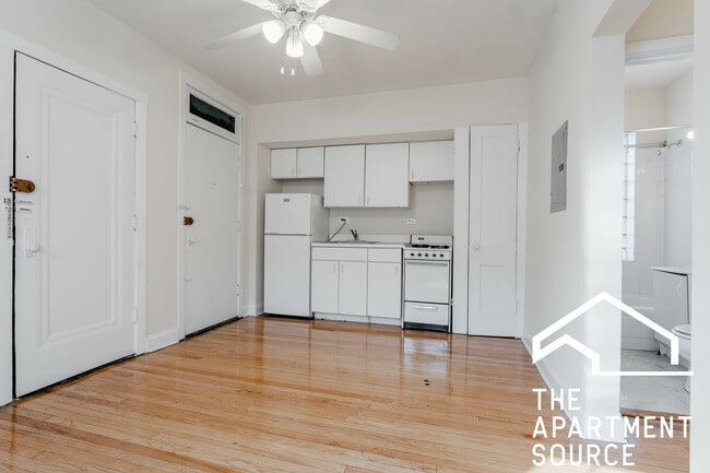 Building Photo - 2239.5 N Bissell St Unit 3E