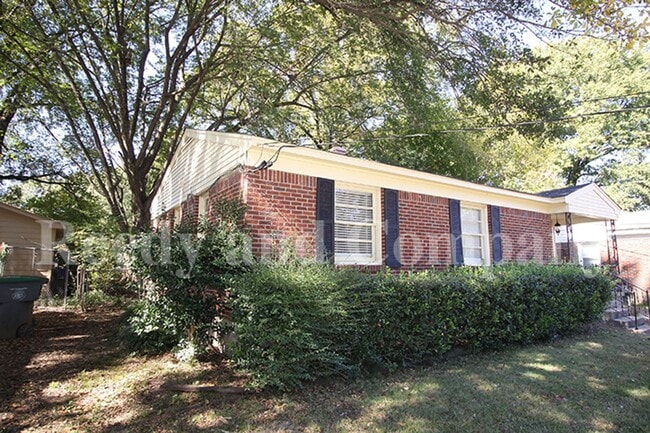 Photo - 555 Herzl St