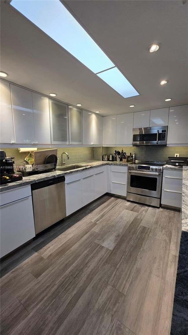 Photo - 5825 Collins Ave Unit 8J