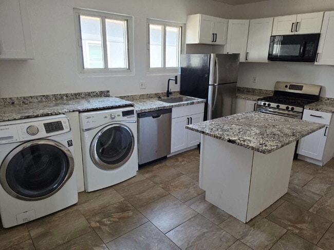 Photo - UPDATED 2 BEDROOM, 2 BATH NEAR DOWNTOWN PHOENIX Unit A