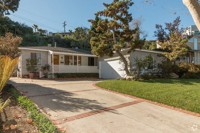 Building Photo - 11940 Woodbine St Rental