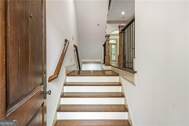 Photo - 58 Sheridan Dr NE