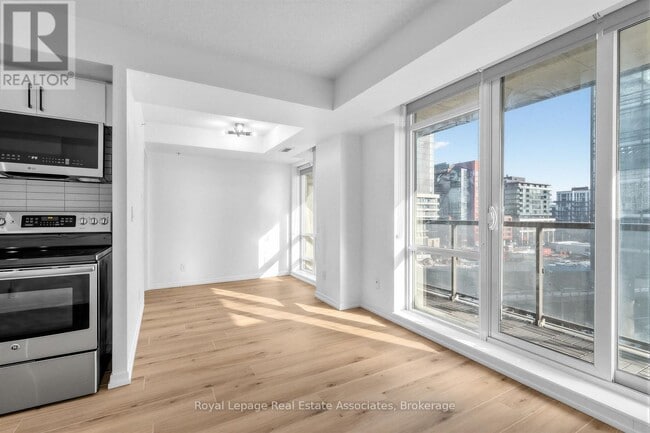 Photo - 20 Joe Shuster Way Unité 504