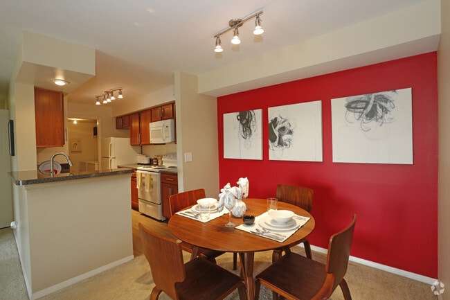2BR, 2BA - The Oak - Dining Room