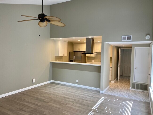 Photo - 1300 Cabrillo Park Dr Unidad Apt G