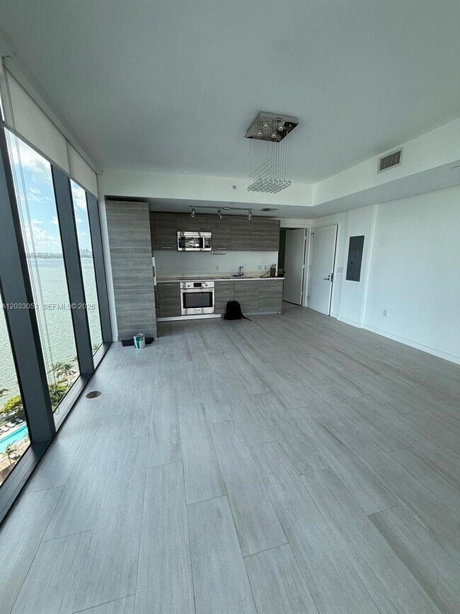 Photo - 650 NE 32nd St Unidad 1608