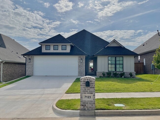 Building Photo - 7123 Alexander Dr