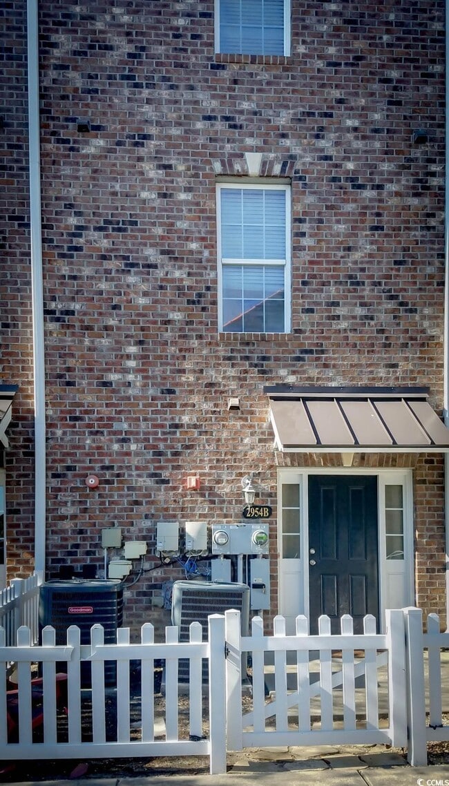 Building Photo - 2954 Howard Ave Rental