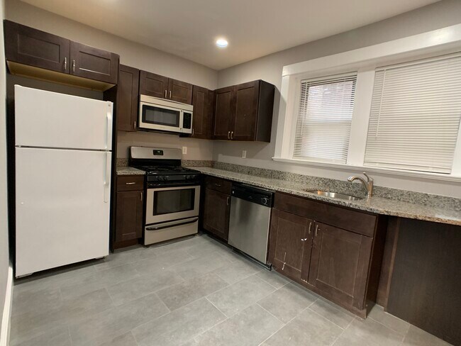 Building Photo - 9 Upland Rd Unit 5