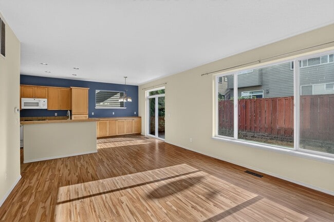 Photo - 472 NE 60th Ave