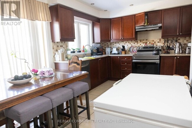 Photo - 213 Fennamore Terrace