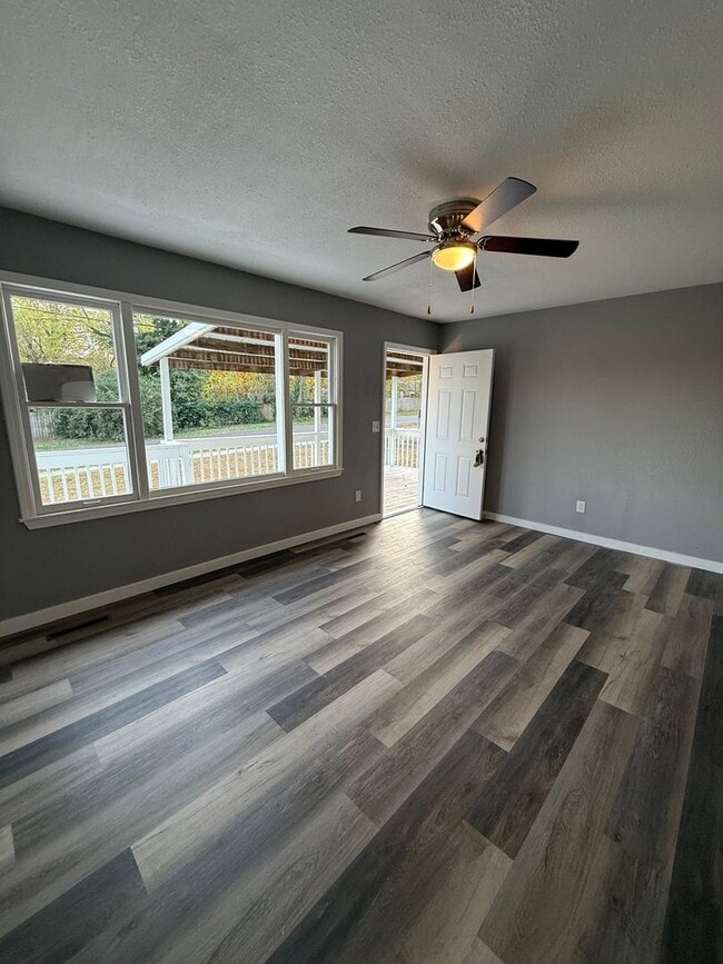 Photo - 3+ bedroom/2 bath house