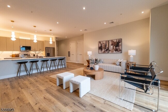 Photo - 1722 Springfield Ave Unit 403