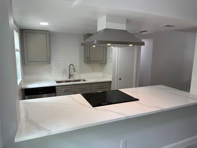 Photo - 726 Edgewater Dr Unit 2