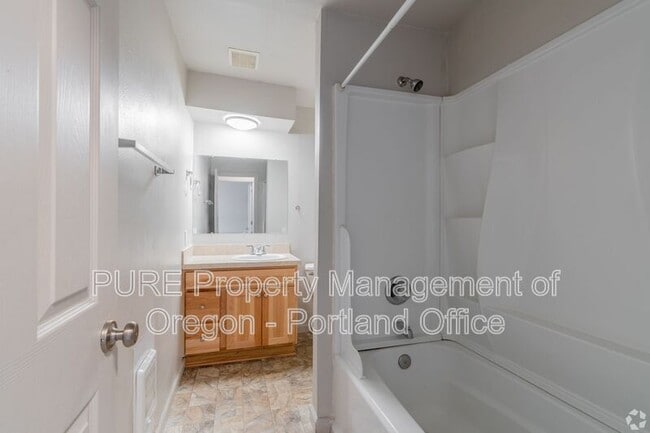 Photo - 760 Plymouth Dr NE