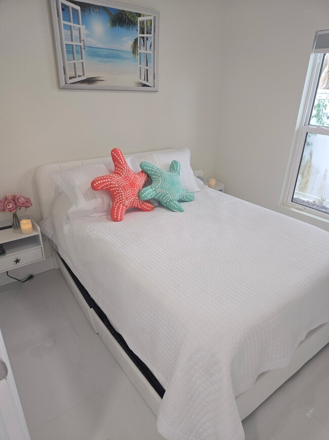 Photo - 877 Bruce Ave