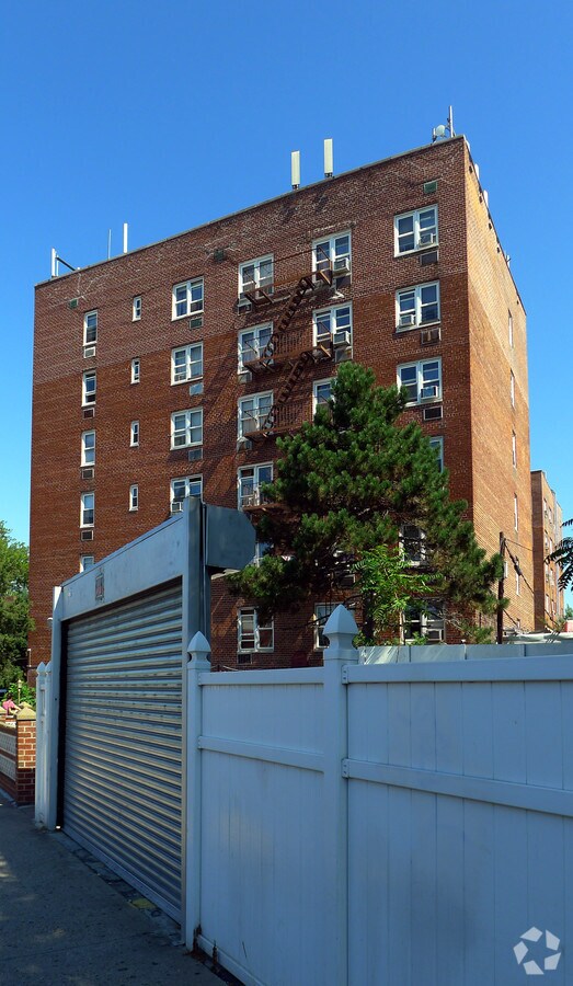 Photo - 2911 86th St