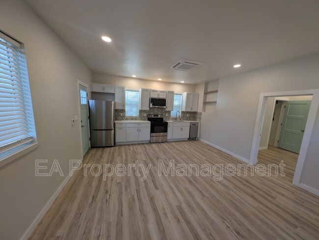 Building Photo - 816 1/2 13th St NW Rental