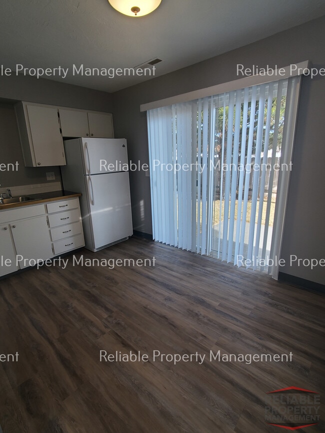 Photo - 209 S Adam Ln