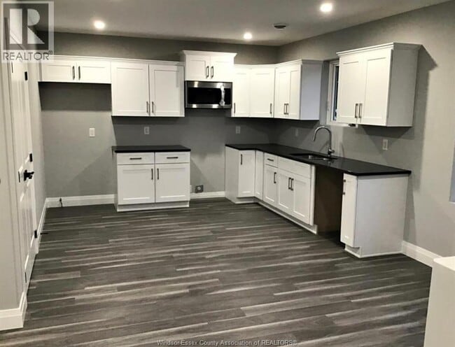 Photo - 550b Bagot St