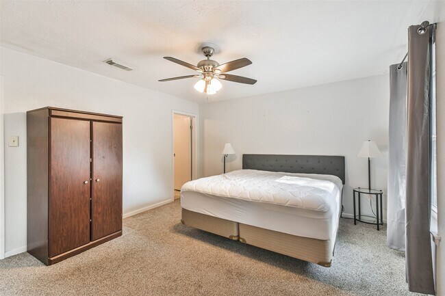 Photo - 12 Coralberry Rd