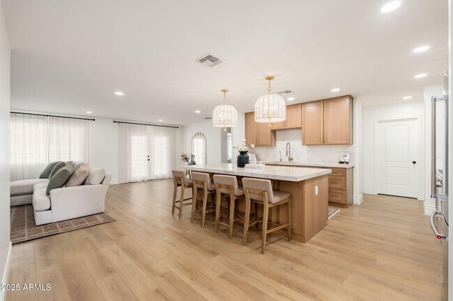 Photo - 4030 E Fairmount Ave