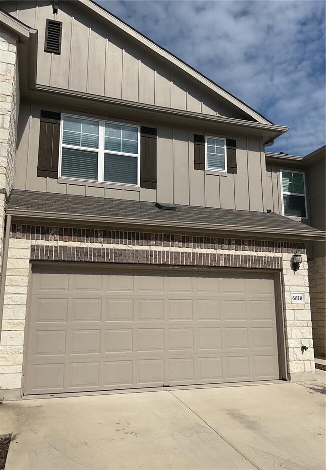 Building Photo - 602 Pearly Eye Dr