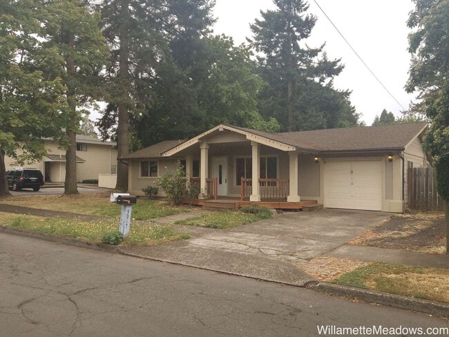 Photo - 4 Bedrooms, 2 Bathrooms, Large Fenced Backyard in Central Salem