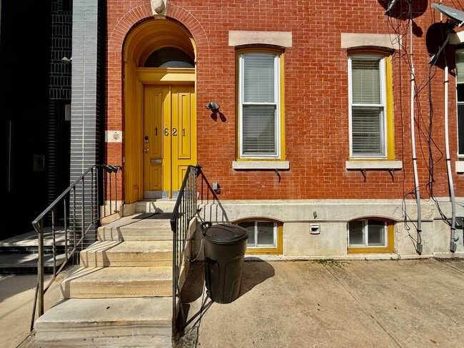 1621 Christian St