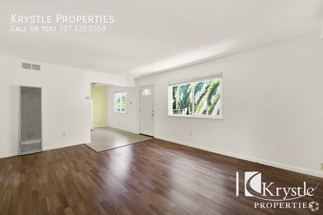 Building Photo - Beautiful upstairs unit with AC Rental