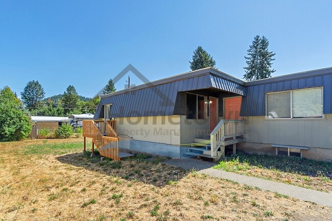 Photo - Large 4 Bedroom 2 Bathroom Home with Off S...