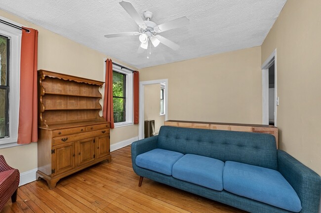 Photo - 7 Lothian Rd Unit 3