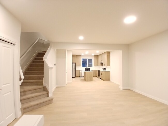 Photo - 3347-3169 169 St. SW