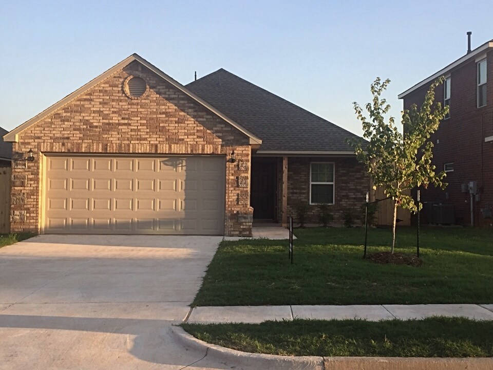 Photo - 9312 NW 72nd St (Yukon, OK)