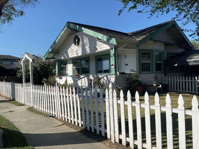 Photo - "Charming 2-Bed Home with Granite Touches in Tracy's Heart!"