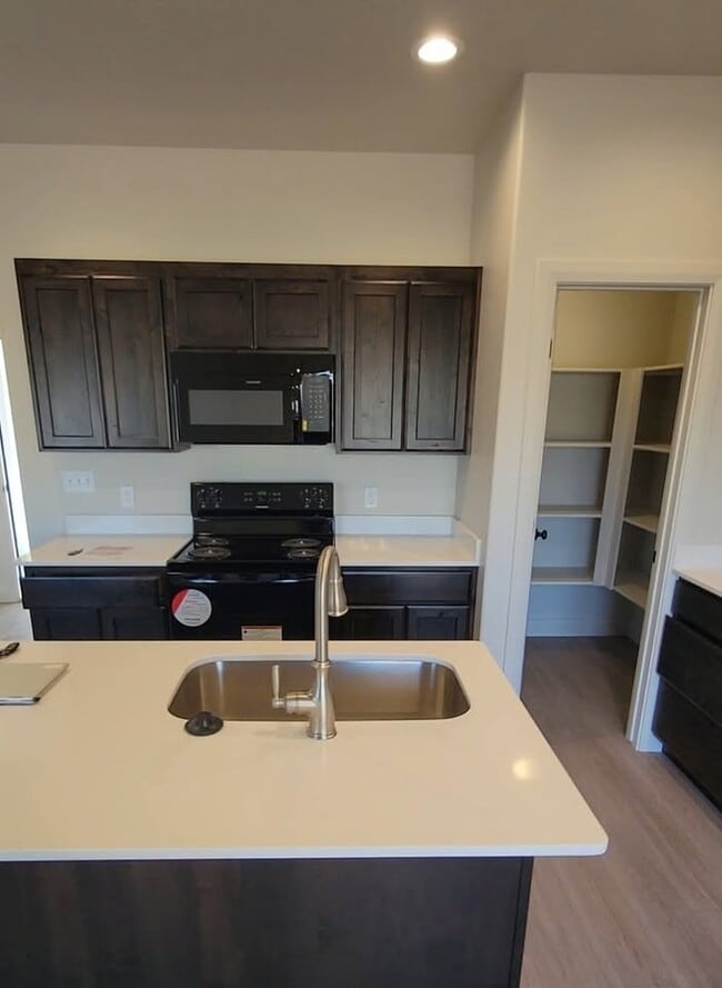 Photo - 858 N Old Fort Dr